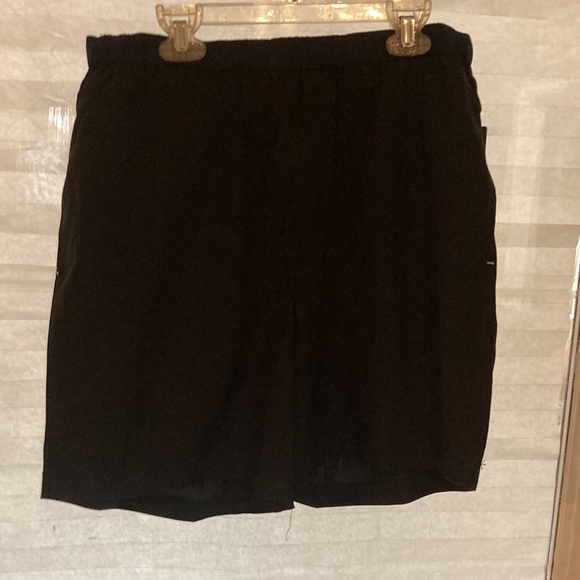 NWT. Rain Forest is water resistant shorts. They are thin durable fabric. - Picture 2 of 8